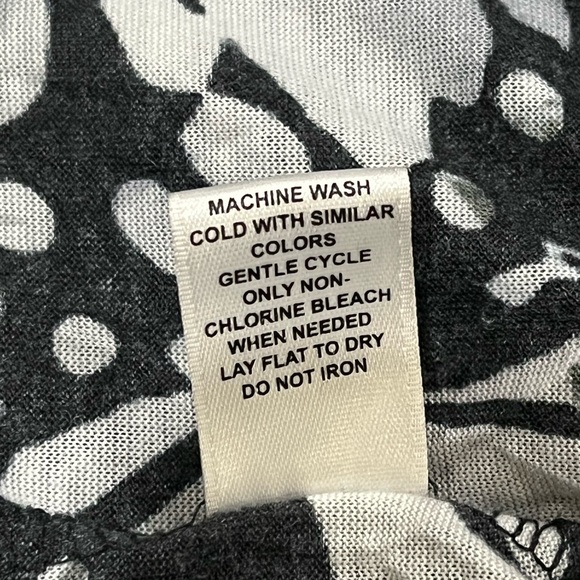 EUC CATO Print Tunic with black banded sleeves, hem and neckline - Picture 7 of 10